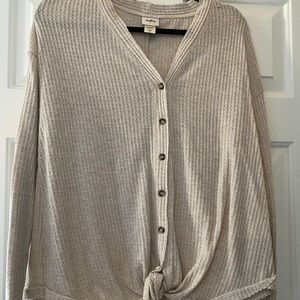 Daytrip Buckle size medium front tie long sleeve